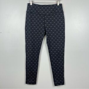 Vineyard Vines Performance black & gray whale tail design leggings, medium.